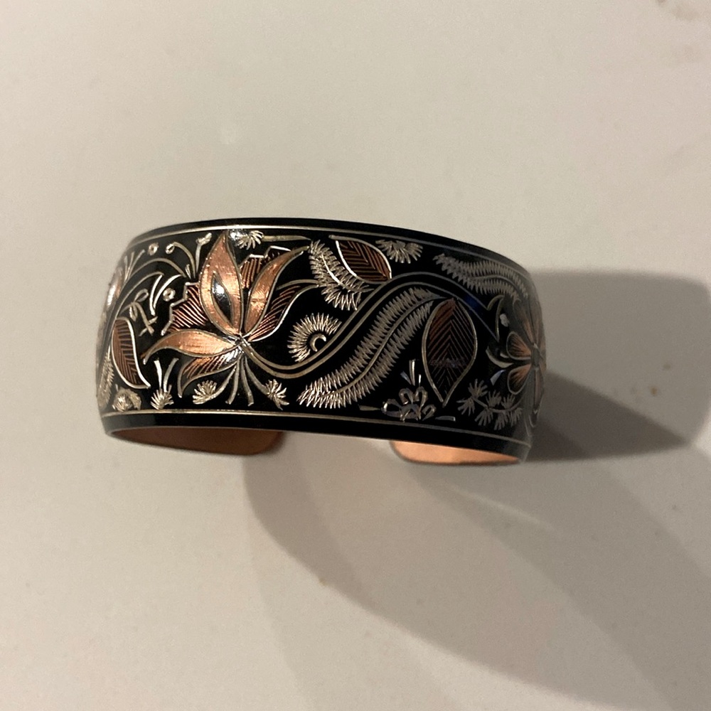 Bracelet. Enamel